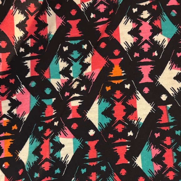 Lula Roe Randy Colorful Geometric Pattern Raglan Shirt Randy - Picture 5 of 5